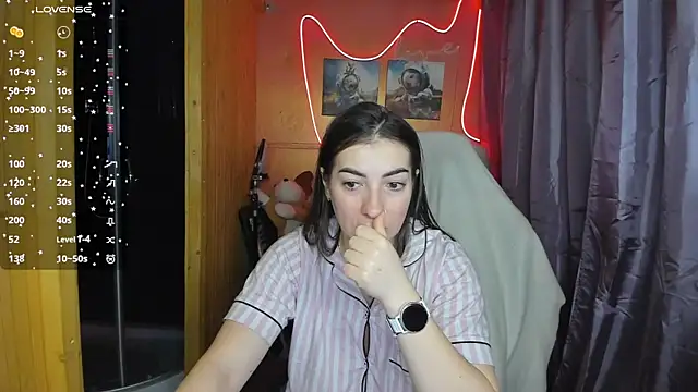 Snapshot of Fiery_Brunette_ chatting on March 4, 2025, 5:21 am Fiery Brunette  online show from March 4, 2025, 5:21 am