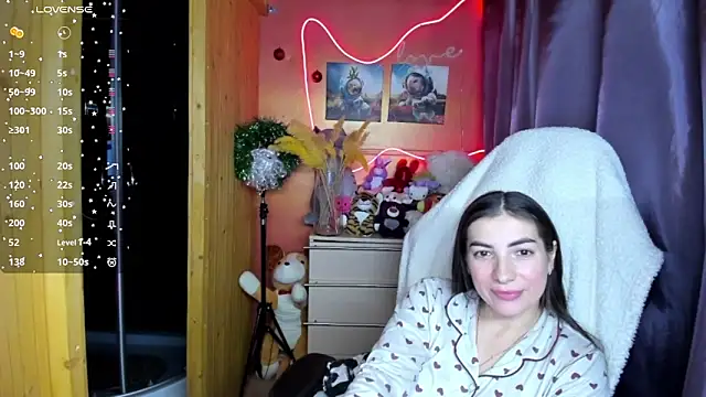 Snapshot of Fiery_Brunette_ chatting on January 11, 2026, 7:10 pm Fiery Brunette online show from January 11, 2026, 7:10 pm