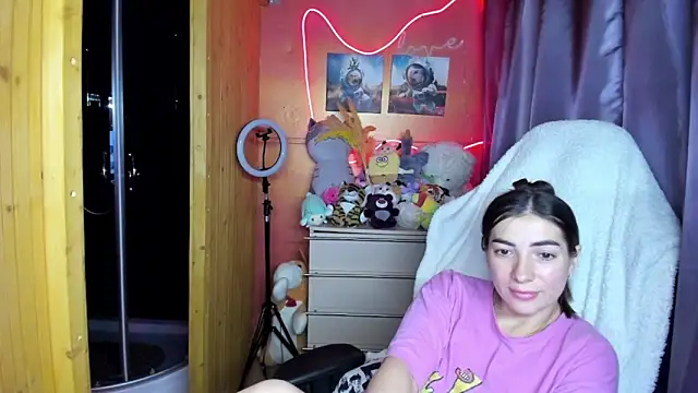 Fiery Brunette  online show from April 10, 2026, 6:31 am