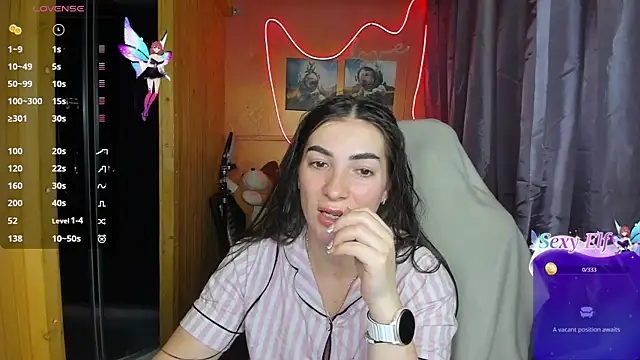 Snapshot of Fiery_Brunette_ chatting on February 17, 2025, 6:31 am Fiery Brunette  online show from February 17, 2025, 6:31 am