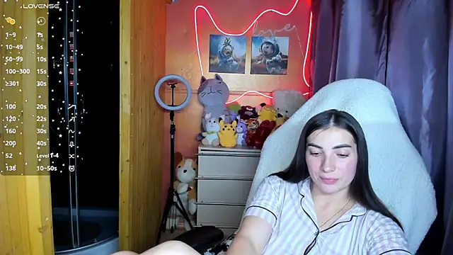 Snapshot of Fiery_Brunette_ chatting on September 22, 2025, 4:35 pm Fiery Brunette  online show from September 22, 2025, 4:35 pm