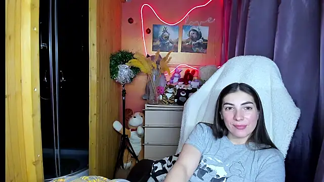 Snapshot of Fiery_Brunette_ chatting on January 12, 2026, 10:00 am Fiery Brunette online show from January 12, 2026, 10:00 am