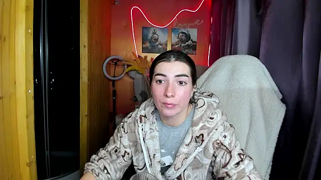 Snapshot of Fiery_Brunette_ chatting on November 30, 2025, 10:05 am Fiery Brunette online show from November 30, 2025, 10:05 am