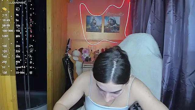 Snapshot of Fiery_Brunette_ chatting on March 21, 2025, 4:17 am Fiery Brunette  online show from March 21, 2025, 4:17 am