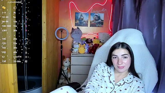 Snapshot of Fiery_Brunette_ chatting on September 19, 2025, 6:50 am Fiery Brunette  online show from September 19, 2025, 6:50 am