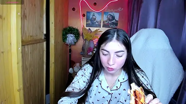 Snapshot of Fiery_Brunette_ chatting on December 18, 2025, 6:51 am Fiery Brunette online show from December 18, 2025, 6:51 am