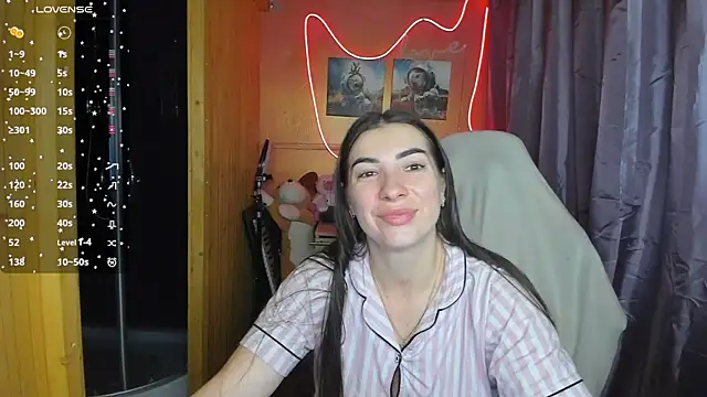 Snapshot of Fiery_Brunette_ chatting on March 3, 2025, 4:21 am Fiery Brunette  online show from March 3, 2025, 4:21 am