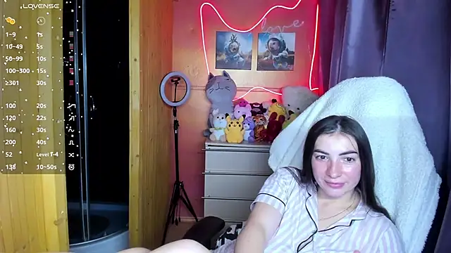 Snapshot of Fiery_Brunette_ chatting on October 15, 2025, 8:11 am Fiery Brunette  online show from October 15, 2025, 8:11 am