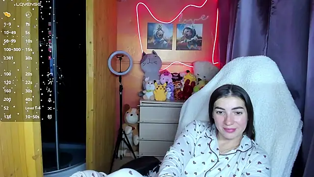 Snapshot of Fiery_Brunette_ chatting on October 10, 2025, 5:52 am Fiery Brunette  online show from October 10, 2025, 5:52 am