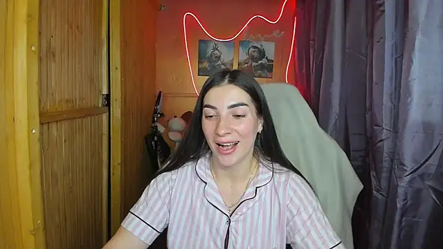 Snapshot of Fiery_Brunette_ chatting on February 18, 2025, 9:43 am Fiery Brunette  online show from February 18, 2025, 9:43 am