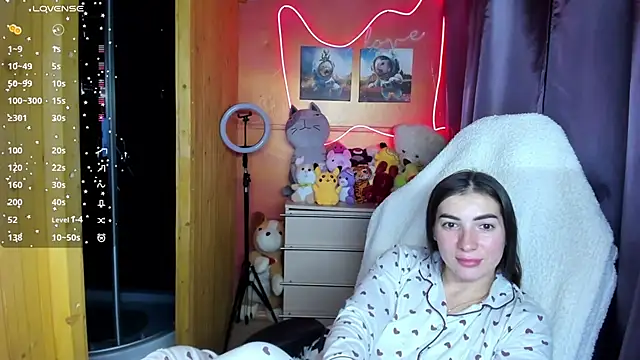 Snapshot of Fiery_Brunette_ chatting on October 9, 2025, 1:22 pm Fiery Brunette  online show from October 9, 2025, 1:22 pm