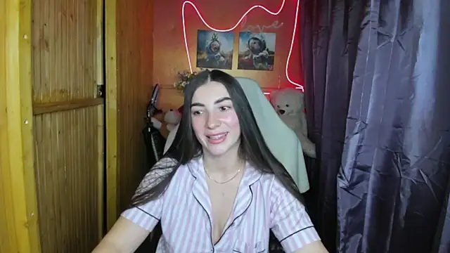 Snapshot of Fiery_Brunette_ chatting on February 9, 2025, 10:31 am Fiery Brunette  online show from February 9, 2025, 10:31 am