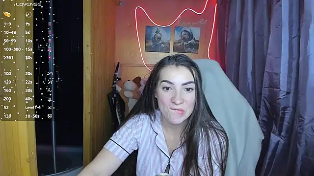 Snapshot of Fiery_Brunette_ chatting on March 3, 2025, 11:44 am Fiery Brunette  online show from March 3, 2025, 11:44 am