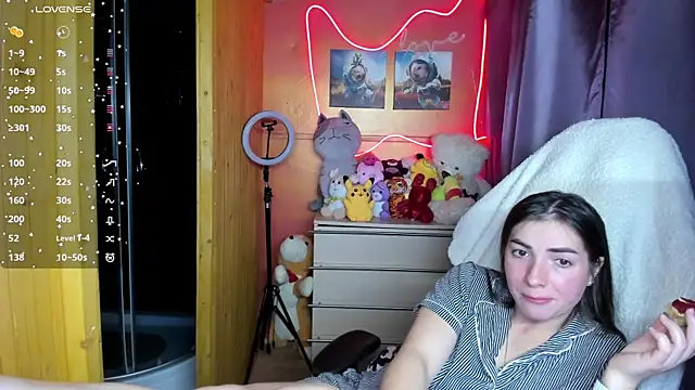 Snapshot of Fiery_Brunette_ chatting on October 12, 2025, 2:29 pm Fiery Brunette  online show from October 12, 2025, 2:29 pm