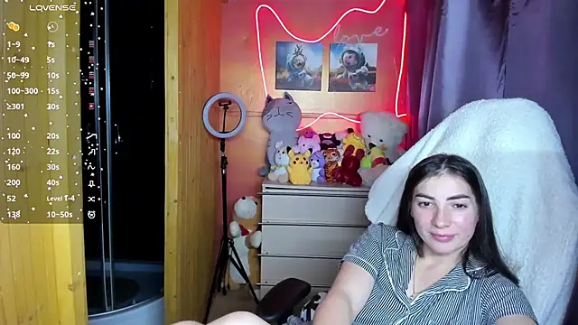 Snapshot of Fiery_Brunette_ chatting on October 13, 2025, 5:47 pm Fiery Brunette  online show from October 13, 2025, 5:47 pm