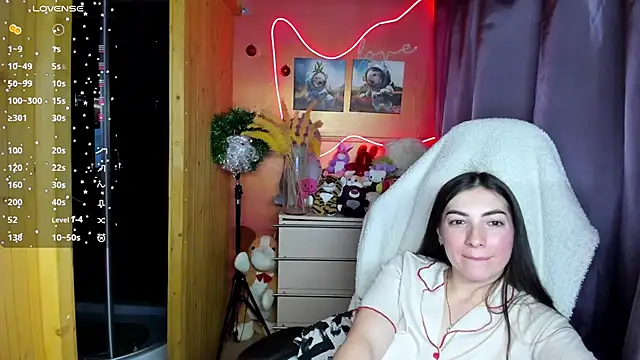 Snapshot of Fiery_Brunette_ chatting on January 6, 2026, 8:51 am Fiery Brunette online show from January 6, 2026, 8:51 am