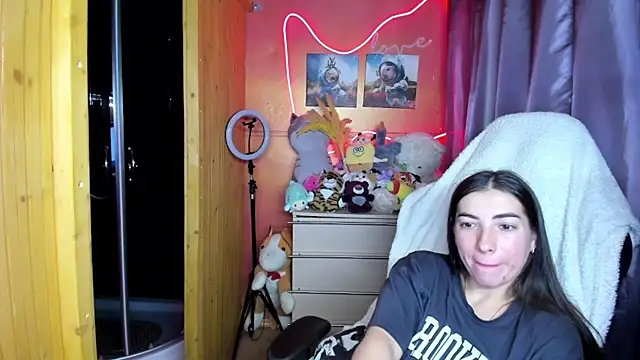 Fiery Brunette  online show from April 12, 2026, 9:56 am