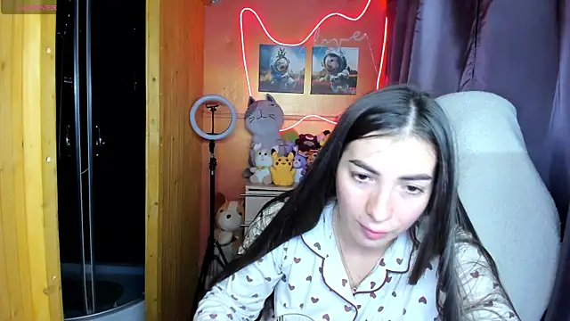 Snapshot of Fiery_Brunette_ chatting on September 20, 2025, 5:34 am Fiery Brunette  online show from September 20, 2025, 5:34 am