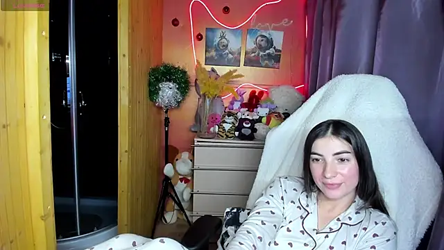 Snapshot of Fiery_Brunette_ chatting on December 19, 2025, 3:25 pm Fiery Brunette online show from December 19, 2025, 3:25 pm