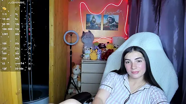 Snapshot of Fiery_Brunette_ chatting on October 5, 2025, 3:41 am Fiery Brunette  online show from October 5, 2025, 3:41 am