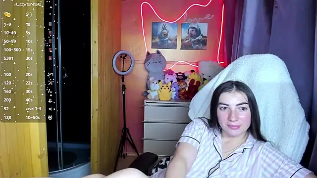 Snapshot of Fiery_Brunette_ chatting on November 3, 2025, 4:21 pm Fiery Brunette  online show from November 3, 2025, 4:21 pm