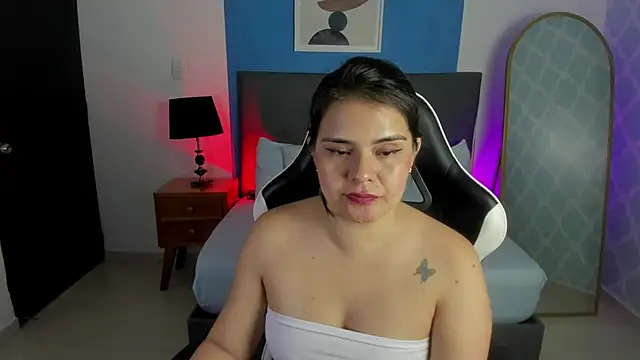 Snapshot of ayla13_ chatting on October 30, 2025, 7:33 pm ayla13 online show from October 30, 2025, 7:33 pm