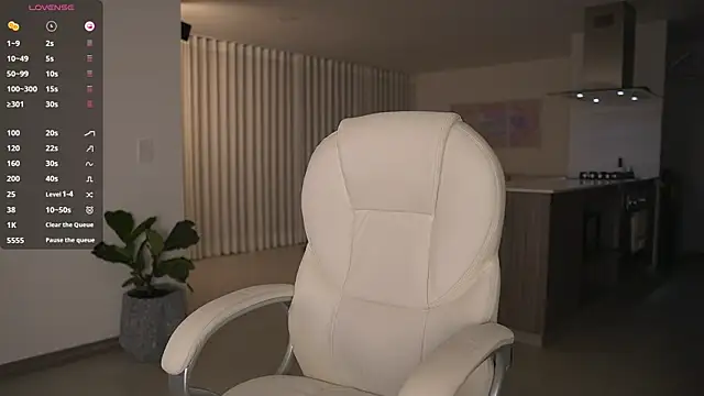 Daihanwatson  online show from September 22, 2025, 11:44 pm