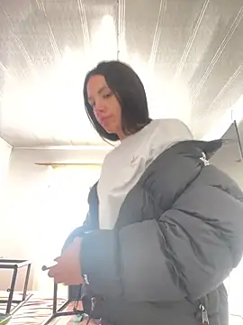 hannahb-e online show from March 3, 2026, 4:03 pm