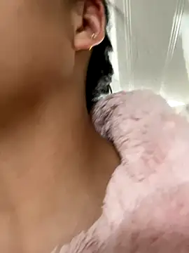 hannahb-e online show from November 24, 2025, 1:11 pm