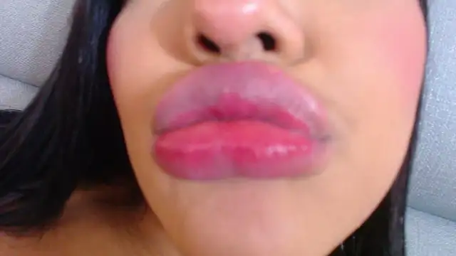 Snapshot of emily_brontee_ chatting on February 4, 2025, 3:47 pm emily brontee online show from February 4, 2025, 3:47 pm
