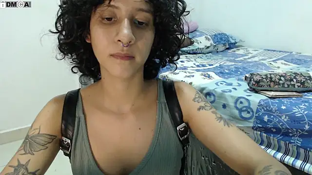 Snapshot of AlinaWoolf_ chatting on September 19, 2025, 11:31 pm AlinaWoolf  online show from September 19, 2025, 11:31 pm