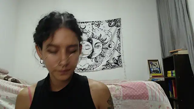 Snapshot of AlinaWoolf_ chatting on January 13, 2025, 2:39 am AlinaWoolf  online show from January 13, 2025, 2:39 am