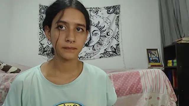 Snapshot of AlinaWoolf_ chatting on January 14, 2025, 2:29 am AlinaWoolf  online show from January 14, 2025, 2:29 am