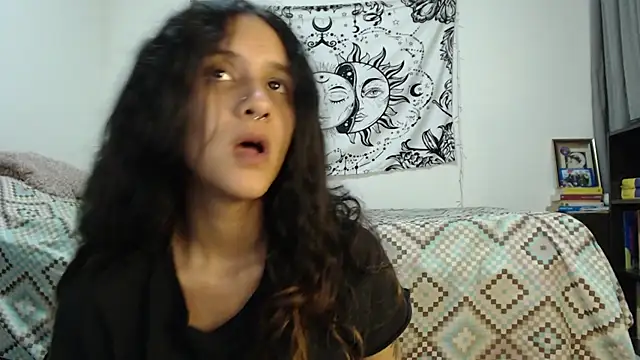 Snapshot of AlinaWoolf_ chatting on February 4, 2025, 2:39 am AlinaWoolf  online show from February 4, 2025, 2:39 am