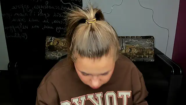 IsabellaBler online show from November 27, 2025, 6:47 am