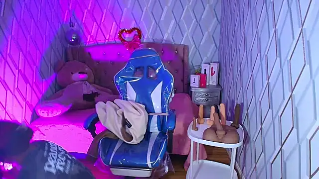 Snapshot of NicolleTaylor chatting on February 8, 2026, 4:10 am NicolleTaylor online show from February 8, 2026, 4:10 am