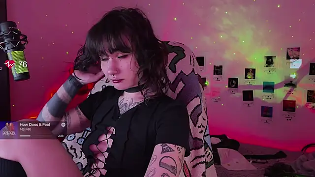 Snapshot of deadlysweet chatting on November 6, 2025, 1:09 am deadlysweet online show from November 6, 2025, 1:09 am