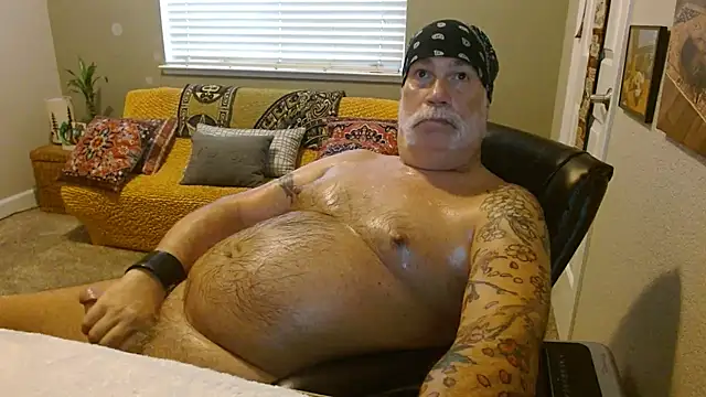 Snapshot of musclebearnips chatting on November 4, 2025, 7:06 pm musclebearnips online show from November 4, 2025, 7:06 pm