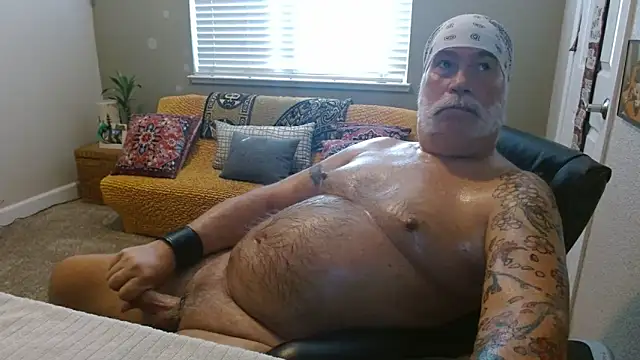 Snapshot of musclebearnips chatting on October 29, 2025, 5:12 pm musclebearnips online show from October 29, 2025, 5:12 pm