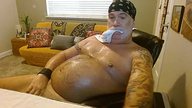 Snapshot of musclebearnips chatting on November 8, 2025, 11:41 pm musclebearnips online show from November 8, 2025, 11:41 pm