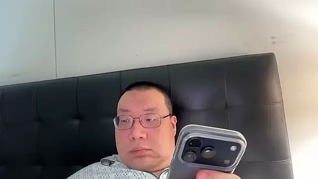 slaveasianboy online show from April 21, 2026, 4:24 pm