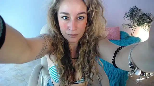 Snapshot of Paula_Paz chatting on November 6, 2025, 3:16 pm Paula Paz online show from November 6, 2025, 3:16 pm