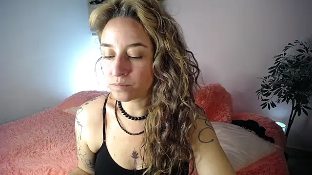 Snapshot of Paula_Paz chatting on December 4, 2025, 3:11 pm Paula Paz online show from December 4, 2025, 3:11 pm