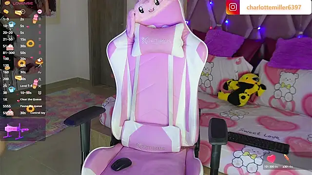 Snapshot of CharlotteMillers chatting on February 19, 2025, 12:33 pm CharlotteMillers online show from February 19, 2025, 12:33 pm