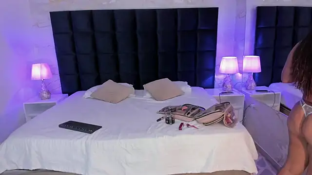 Snapshot of EVELIN_MASON chatting on November 24, 2025, 8:09 pm EVELIN MASON online show from November 24, 2025, 8:09 pm