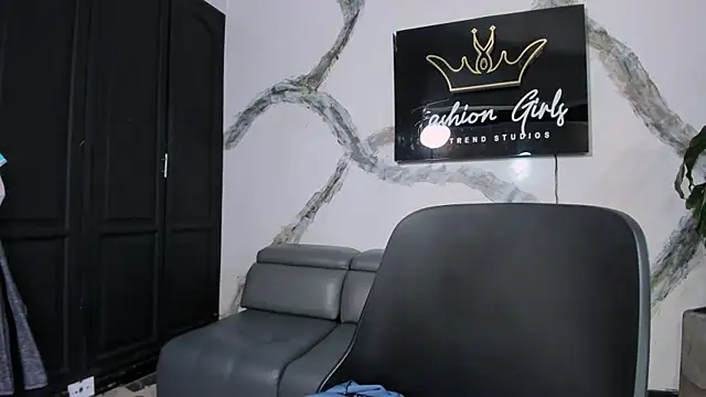 AnaRuiz online show from November 24, 2025, 1:00 pm