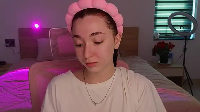 YasmineWest online show from May 8, 2026, 12:47 am