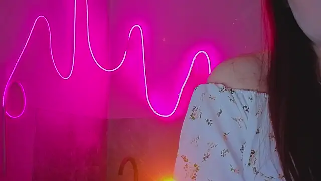 YasmineWest online show from November 19, 2025, 5:46 pm