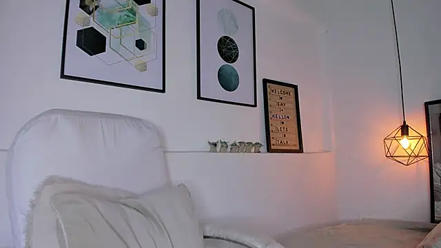 amysc online show from November 25, 2025, 1:44 pm