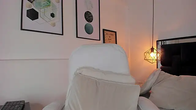 amysc online show from September 18, 2025, 1:36 pm